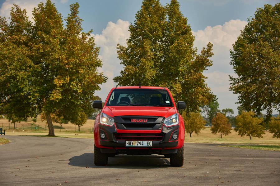  Isuzu KB Double Cab X-Rider 2017 года  (фото 15 из 40)